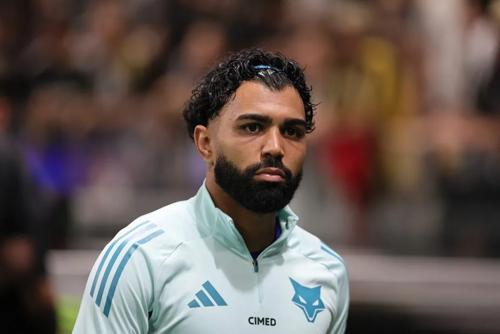 Gabigol jogador do Cruzeiro durante aquecimento antes da partida contra o Atletico-MG no estadio Arena MRV pelo campeonato Brasileiro A 2025. Foto: Gilson Lobo/AGIF