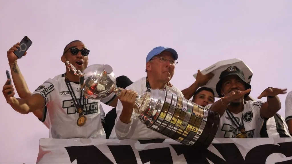 John Textor se posiciona sobre momento do Botafogo – Foto: Wagner Meier/Getty Images