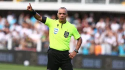 SP - SANTOS - 31/08/2025 - BRASILEIRO A 2025, SANTOS X FLUMINENSE - O arbitro Wilton Pereira Sampaio durante partida entre Santos e Fluminense no estadio Vila Belmiro pelo campeonato Brasileiro A 2025. Foto: Mauricio De Souza/AGIF