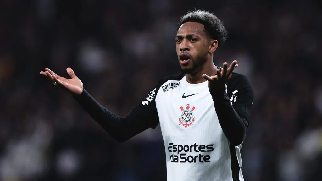 Martinéz também não teve situação aliviada assim como Garro – Foto: Ettore Chiereguini/AGIF