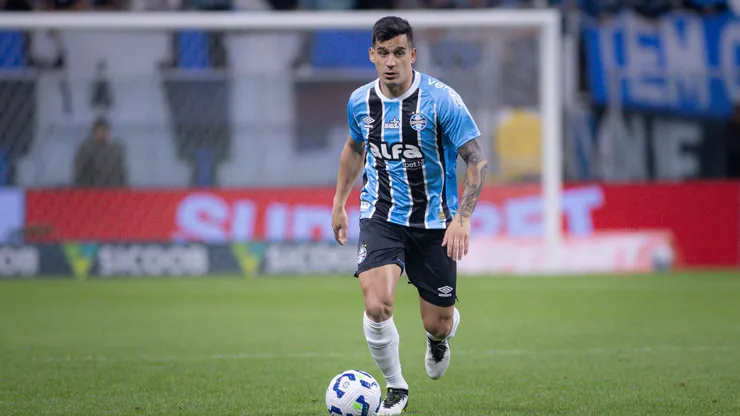 RS - PORTO ALEGRE - 24/09/2025 - BRASILEIRO A 2025, GREMIO X BOTAFOGO - Franco Cristaldo jogador do Gremio durante partida contra o Botafogo no estadio Arena do Gremio pelo campeonato Brasileiro A 2025. Foto: Maxi Franzoi/AGIF