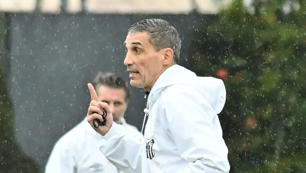 Vojvoda, treinador. Foto: Jota Erre/AGIF