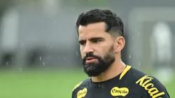 Rincón durante treino no CT Rei Pelé.
