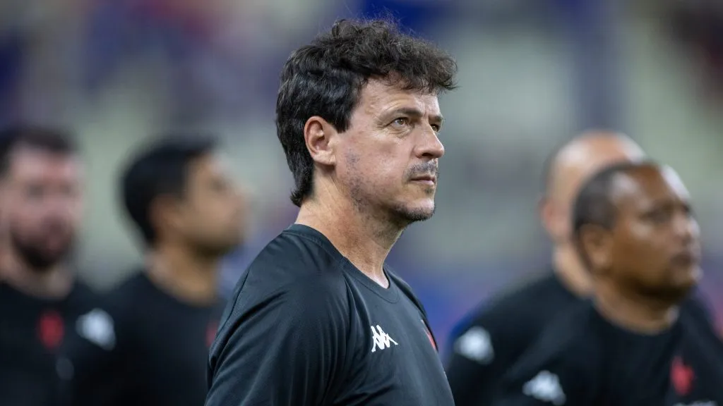 Fernando Diniz tecnico do Vasco durante partida contra o Fortaleza no estadio Arena Castelao pelo campeonato Brasileiro A 2025. Foto: Baggio Rodrigues/AGIF