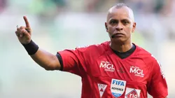 MG - BELO HORIZONTE - 22/02/2025 - MINEIRO 2025, AMERICA-MG X CRUZEIRO - O arbitro Wilton Pereira Sampaio durante partida entre America-MG e Cruzeiro no estadio Independencia pelo campeonato Mineiro 2025. Foto: Gilson Lobo/AGIF