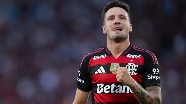 Saul, jogador do Flamengo, comemora gol durante partida contra o Gremio no estadio Maracana pelo campeonato Brasileiro A 2025. Foto: Jorge Rodrigues/AGIF