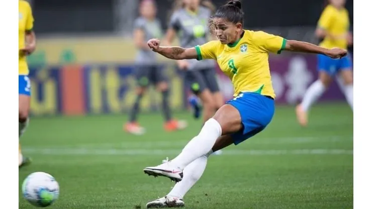 Debinha atuando pela Seleção. Foto: Divulgação/CBF