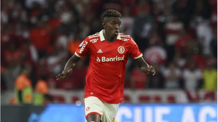 Vitão em partida pelo Internacional. Photo by Fernando Alves/Getty Images