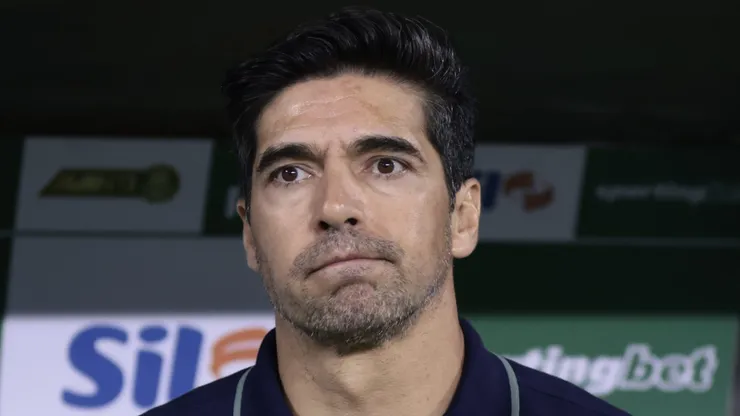 SP - SAO PAULO - 15/10/2025 - BRASILEIRO A 2025, PALMEIRAS X BRAGANTINO - Abel Ferreira tecnico do Palmeiras durante partida contra o Bragantino no estadio Arena Allianz Parque pelo campeonato Brasileiro A 2025. Foto: Marcello Zambrana/AGIF