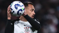 Maycon durante partida entre Corinthians e Athletico-PR, na Neo Química Arena, pela Copa do Brasil.