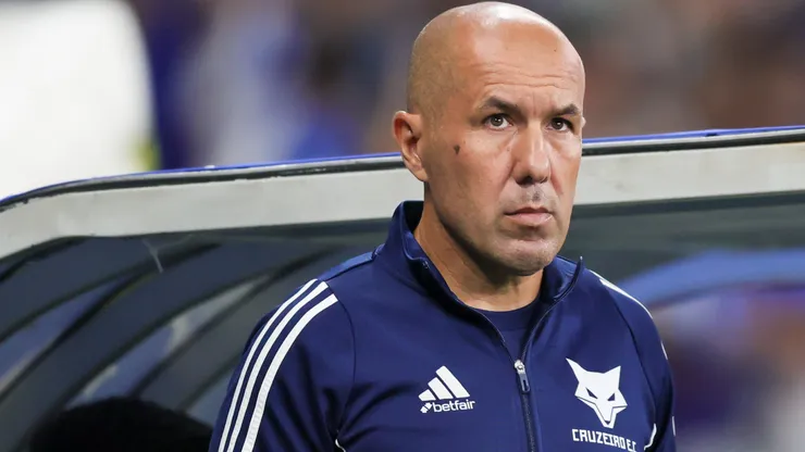 Leonardo Jardim no comando técnico do Cruzeiro - Foto: Gilson Lobo/AGIF