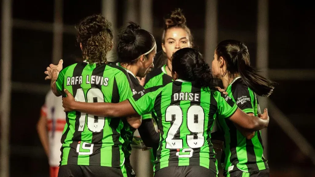 Time feminino do América-MG em campo
