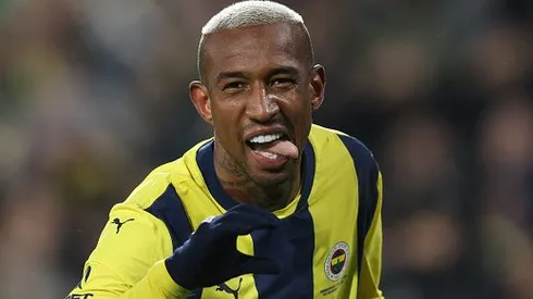 Talisca comemorando gol durante partida entre Fenerbahce e Trabzonspor, pelo Campeonato Turco. Foto: Ahmad Mora