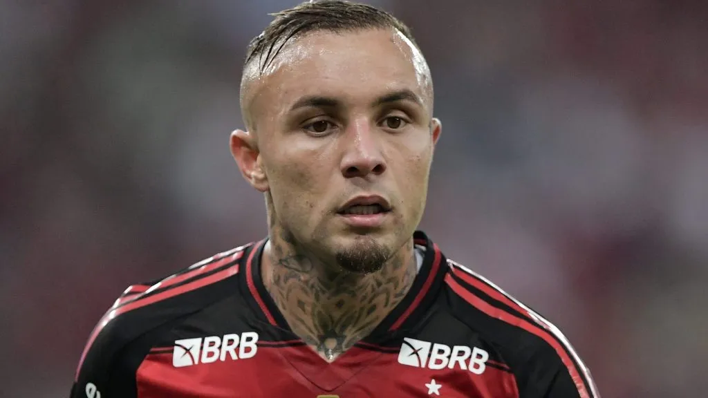 Everton Cebolinha durante partia. Foto: Thiago Ribeiro/AGIF