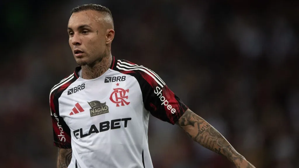 Everton Cebolinha irá desfalcar o Flamengo diante do Palmeiras – Foto: Thiago Ribeiro/AGIF