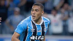 Carlos após gol marcado diante do SPFC