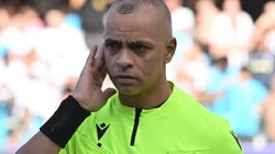 Árbitro Wilton Pereira Sampaio durante partida entre Santos e Fluminense, na Vila Belmiro, pelo Brasileirão.