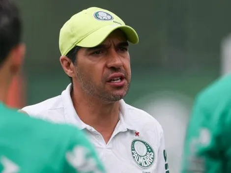 Abel Ferreira mostra vídeo tático e ensaia situações de jogo