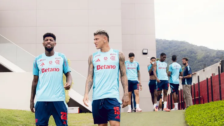 Emerson Royal e Carrascal - Foto: Adriano Fontes/Flamengo
