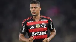 RJ - RIO DE JANEIRO - 21/09/2025 - BRASILEIRO A 2025, FLAMENGO X VASCO - Samuel Lino jogador do Flamengo durante partida contra o Vasco no estadio Maracana pelo campeonato Brasileiro A 2025. Foto: Thiago Ribeiro/AGIF
