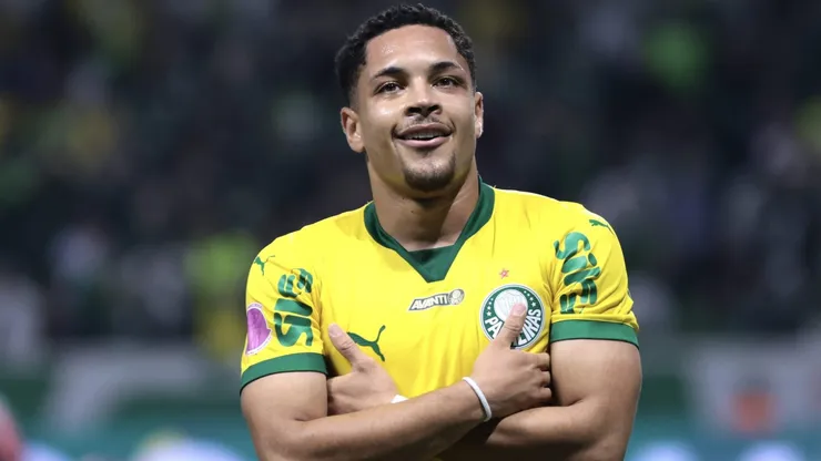 Vitor Roque jogador do Palmeiras comemora seu gol durante partida contra o Bragantino no estadio Arena Allianz Parque pelo campeonato Brasileiro A 2025. Foto: Marcello Zambrana/AGIF