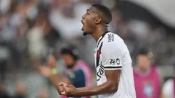 RJ - RIO DE JANEIRO - 05/10/2025 - BRASILEIRO A 2025, VASCO X VITORIA - Rayan jogador do Vasco comemora seu gol durante partida contra o Vitoria no estadio Sao Januario pelo campeonato Brasileiro A 2025. Foto: Thiago Ribeiro/AGIF