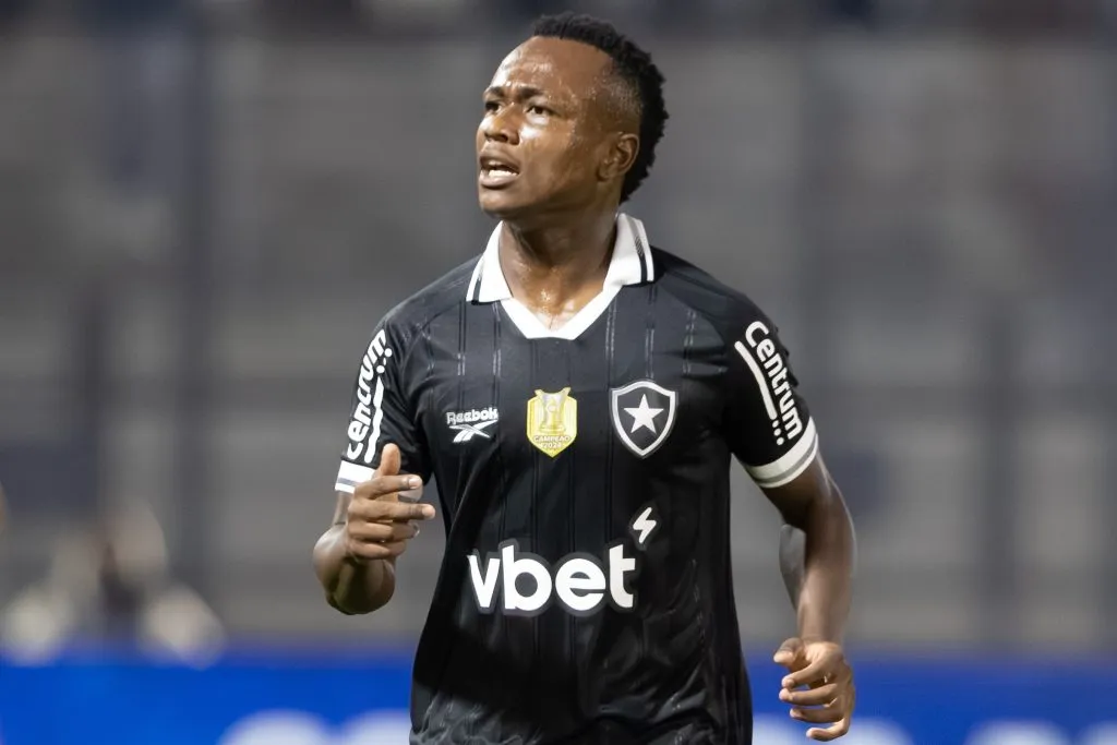 Nathan Fernandes durante partida pelo Botafogo. Foto: Joisel Amaral/AGIF
