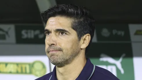 Abel Ferreira, treinador do Palmeiras em partida pelo campeonato brasileiro (Foto: Alexandre Schneider/Getty Images)