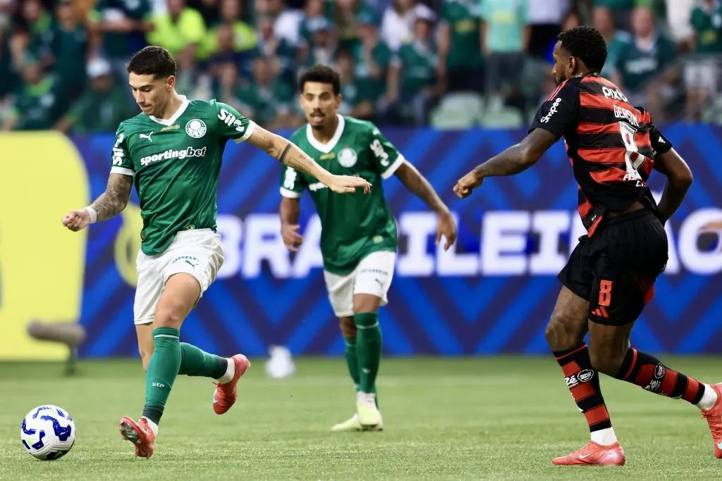 Grande clássico nacional pode valer a liderança. Foto: Marcello Zambrana/AGIF