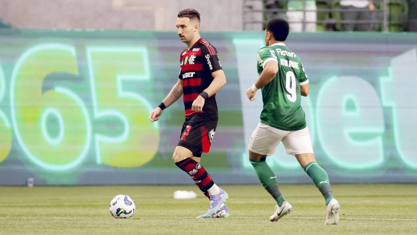 Léo Ortiz em ação durante Palmeiras x Flamengo – Foto: Adriano Fontes/Flamengo