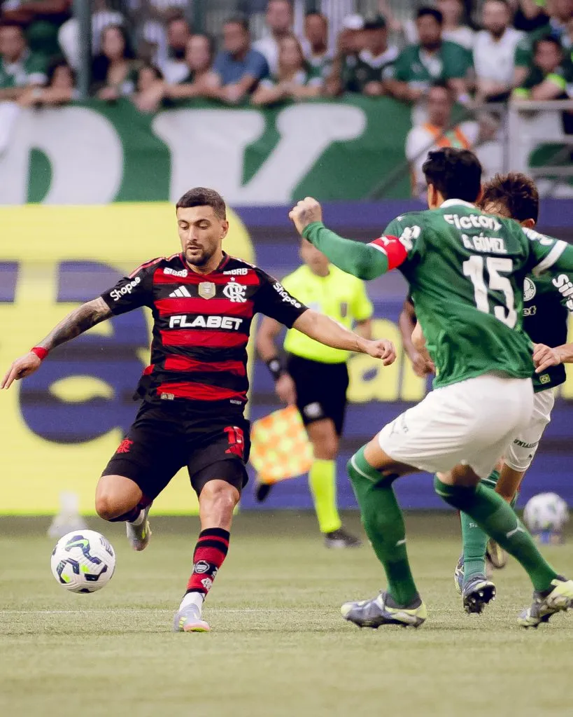 Arrascaeta e Gustavo Gómez durante Palmeiras x Flamengo – Foto: Adriano Fontes/Flamengo