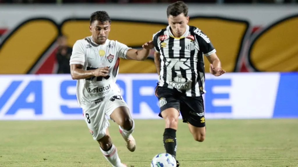 Ronald jogador do Vitoria durante partida contra o Santos no estadio Barradao pelo campeonato Brasileiro A 2025. Foto: Jhony Pinho/AGIF