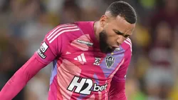 Herói do Atlético-MG em outros momentos, Everson acabou "aceitando" chute de Maycon de fora da área.