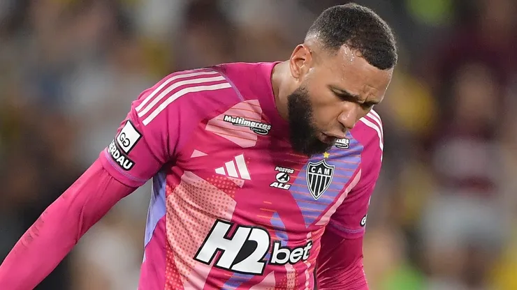 Herói do Atlético-MG em outros momentos, Everson acabou "aceitando" chute de Maycon de fora da área.