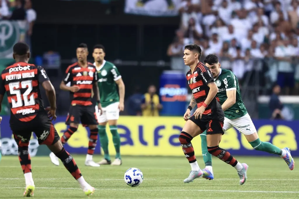 Duelo do primeiro turno “pegou fogo”. Foto: Marcello Zambrana/AGIF