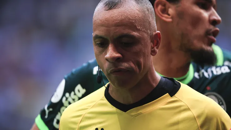 Wilton Pereira Sampaio teve a arbitragem muito contestada pelo Flamengo em Supercopa de 2023.