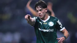 SP - SAO PAULO - 11/10/2025 - BRASILEIRO A 2025, PALMEIRAS X JUVENTUDE - Agustin Giay jogador do Palmeiras durante partida contra o Juventude no estadio Arena Allianz Parque pelo campeonato Brasileiro A 2025. Foto: Ettore Chiereguini/AGIF