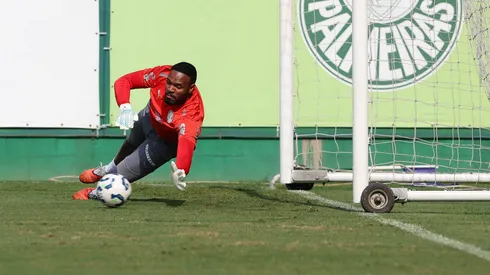 O goleiro Carlos Miguel, da SE Palmeiras, durante treinamento, na Academia de Futebol. (Foto: Cesar Greco/Palmeiras/by Canon)
