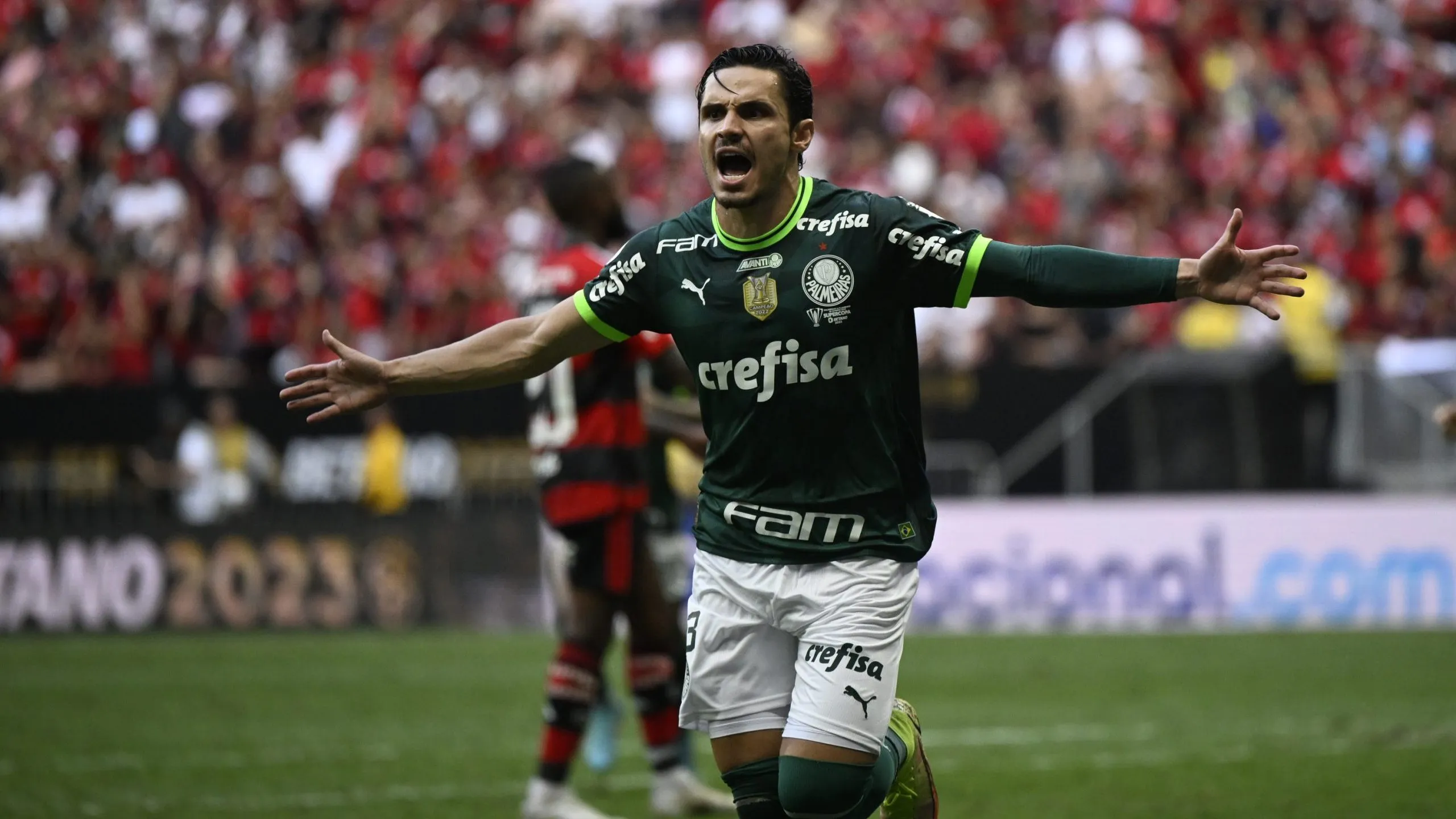 Raphael Veiga possui bom histórico contra o  Fla. Foto: Mateus Bonomi/AGIF