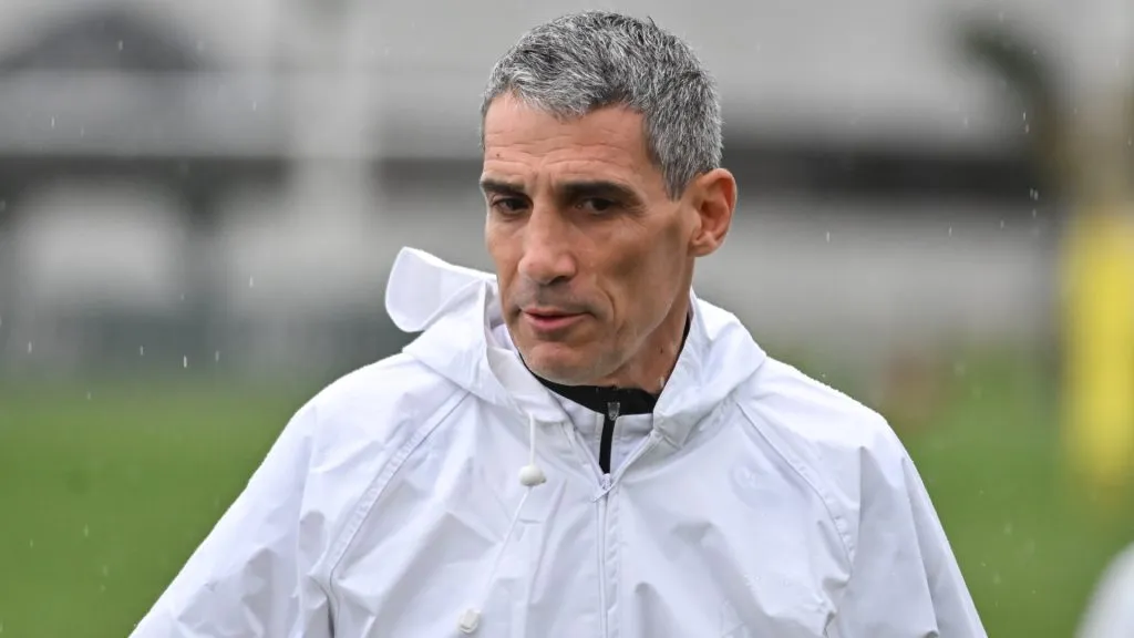 Juan Pablo Vojvoda no comando técnico do Santos – Foto: Jota Erre/AGIF