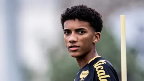 Robinho Jr em treinamento no CT Rei Pelé. Foto: Raul Baretta/ Santos FC.