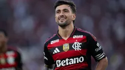 Arrascaeta, jogador do Flamengo,comemora seu gol durante partida contra o Gremio no estadio Maracana pelo campeonato Brasileiro A 2025. Foto: Jorge Rodrigues/AGIF