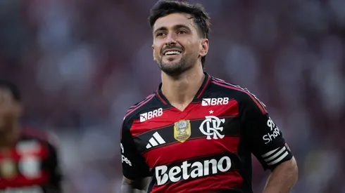 Arrascaeta, jogador do Flamengo,comemora seu gol durante partida contra o Gremio no estadio Maracana pelo campeonato Brasileiro A 2025. Foto: Jorge Rodrigues/AGIF