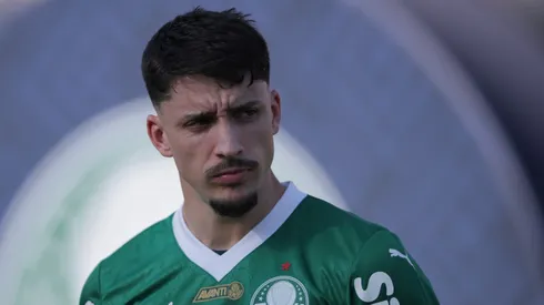 SP - SAO PAULO - 05/10/2025 - BRASILEIRO A 2025, SAO PAULO X PALMEIRAS - Joaquin Piquerez jogador do Palmeiras durante partida contra o Sao Paulo no estadio Morumbi pelo campeonato Brasileiro A 2025. Foto: Ettore Chiereguini/AGIF