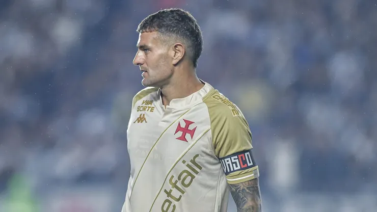 Vegetti jogador do Vasco durante partida contra o Bahia no estadio Sao Januario pelo campeonato Brasileiro A 2025. Foto: Thiago Ribeiro/AGIF