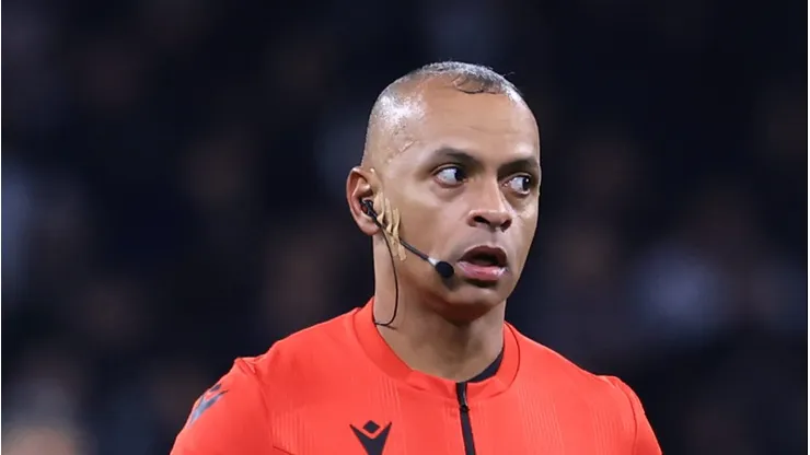 Arbitragem foi polêmica durante os 90 minutos