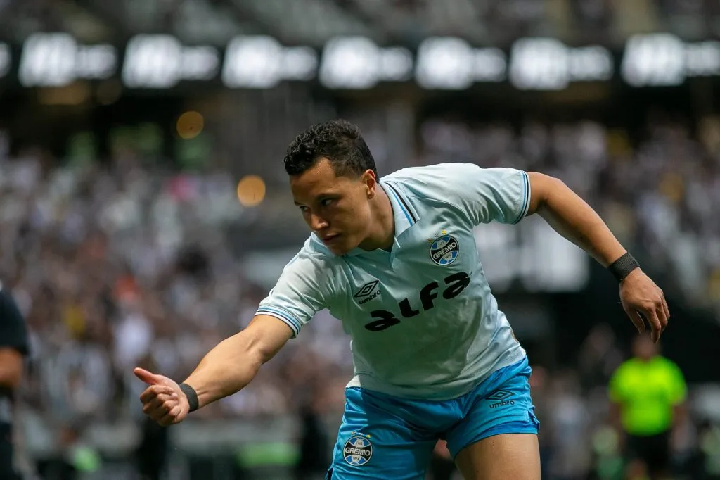 Marlon jogador do Grêmio durante partida contra o Atletico-MG no estádio Arena MRV pelo campeonato Brasileiro A 2025. Foto: Fernando Moreno/AGIF