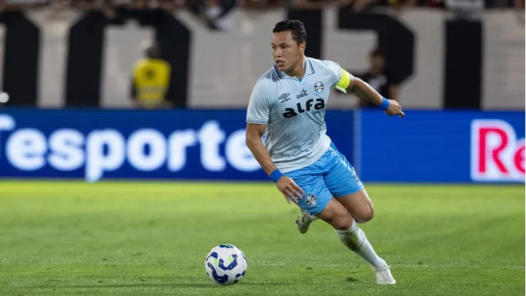 Marlon em ação pelo Grêmio - Foto: Joisel Amaral/AGIF
