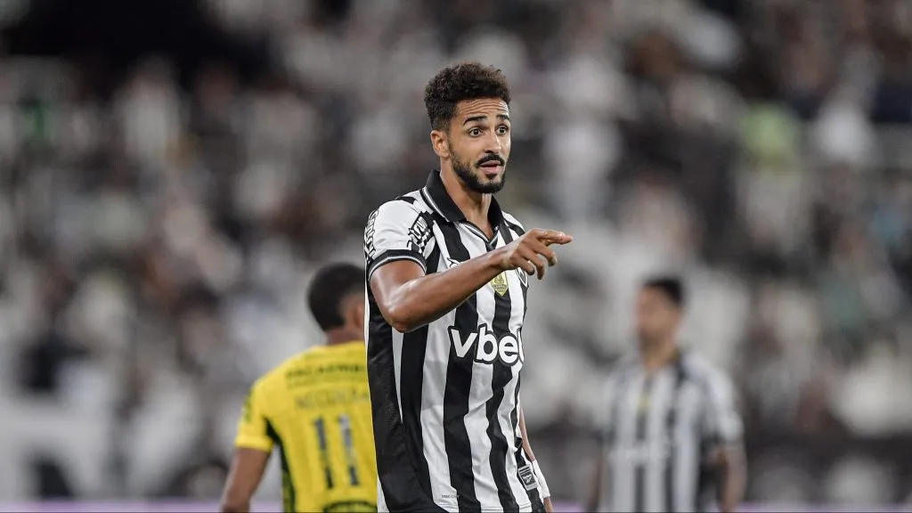 Chris Ramos foi determinante para vitporia do Botafogo – Foto: Thiago Ribeiro/AGIF