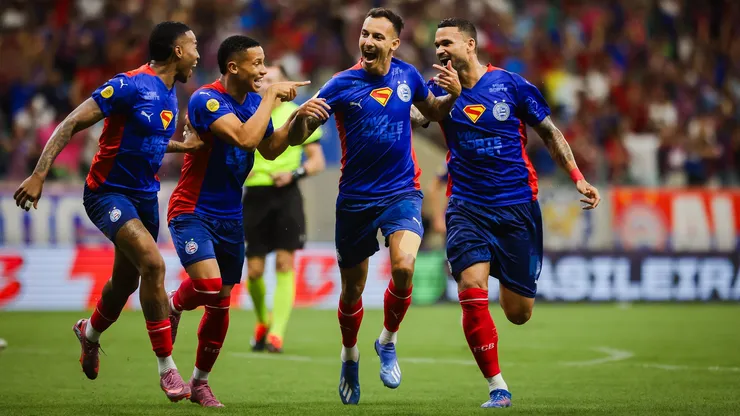Bahia comemora gol na goleada por 4 a 0 sobre o Grêmio